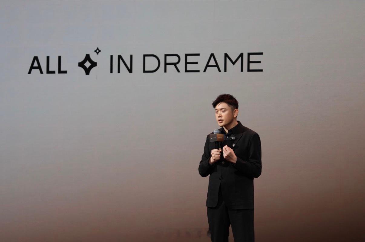 俞浩未来5年投入10亿培养创新领袖十年树木，百年树人，科技兴则民族兴。俞浩宣布5