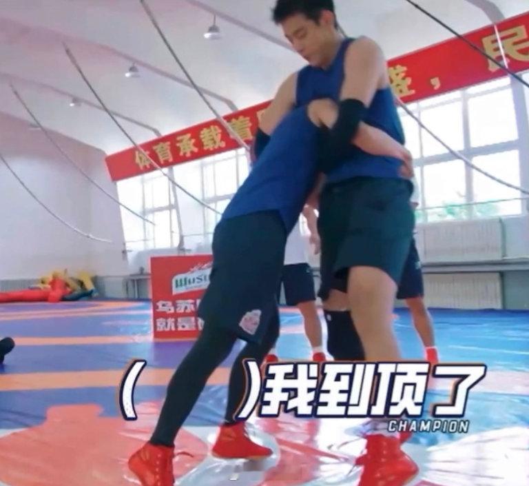 #纪凌尘靠身高优势硬控姚琛#姚琛收手吧，外面全是纪凌尘[跪了]纪凌尘靠身高优势直