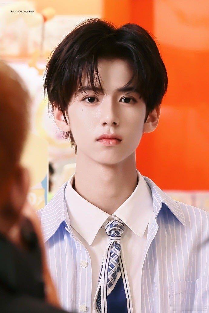 林子烨14岁已经超过180了林子烨昨天还在参加中考体测哇哇哇！ 