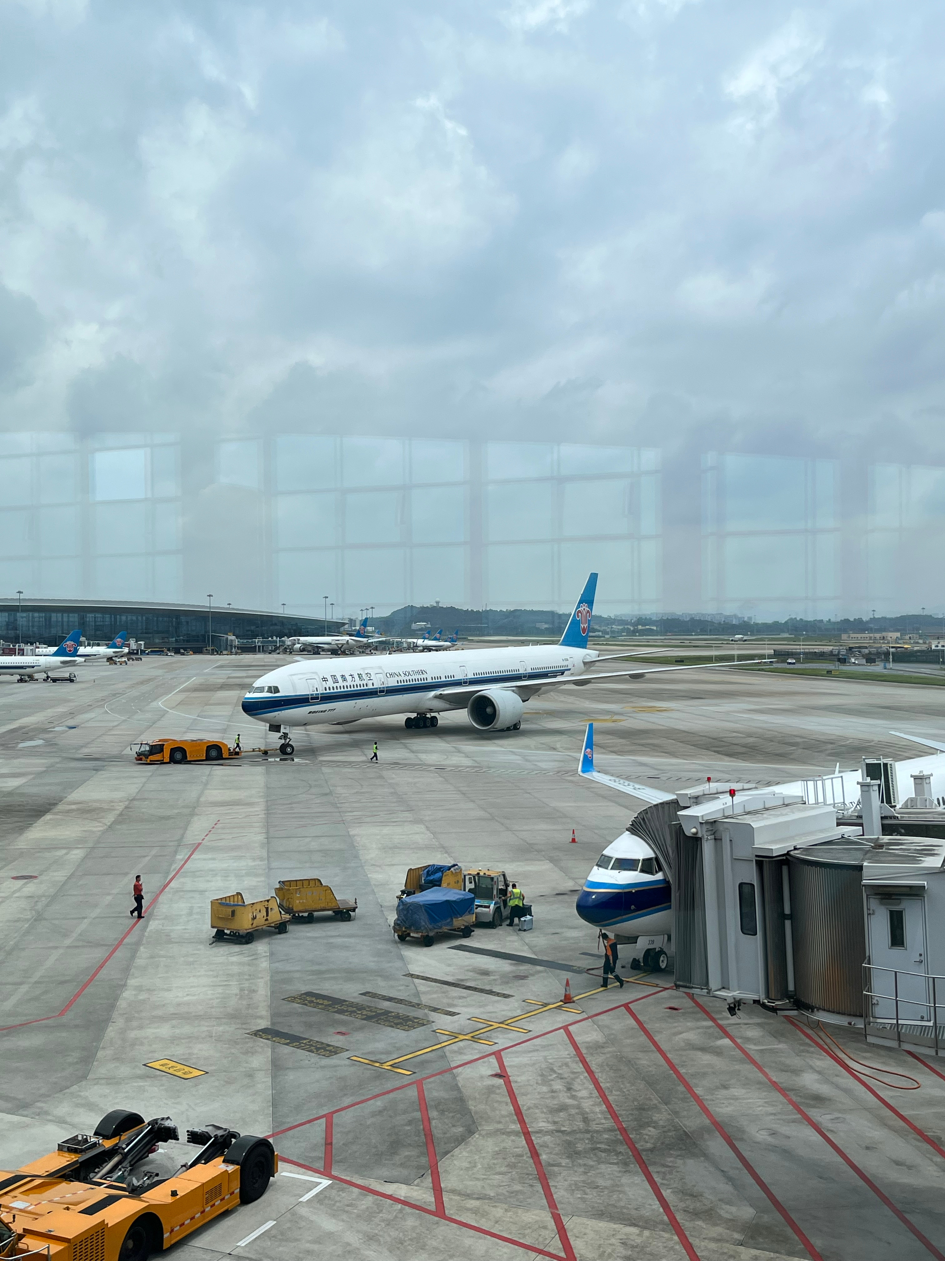 来不及怀念上一次旅行了 因为我又要出发了 广州·广州白云国际机场