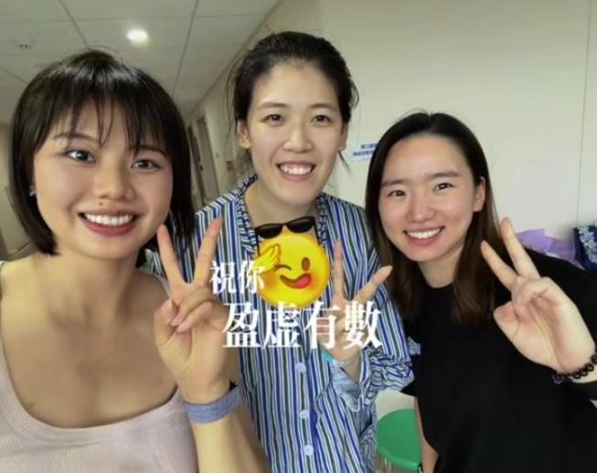 【李盈莹:心脏手术成功】

8月5日，中国女排李盈莹更新社媒，晒出自己术后恢复图