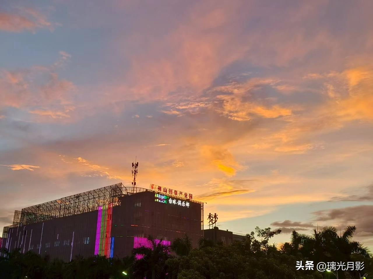如果听到同学们在聊火烧云，而自己没看到火烧云，就好像遗失一件重要玩具一样。

昨