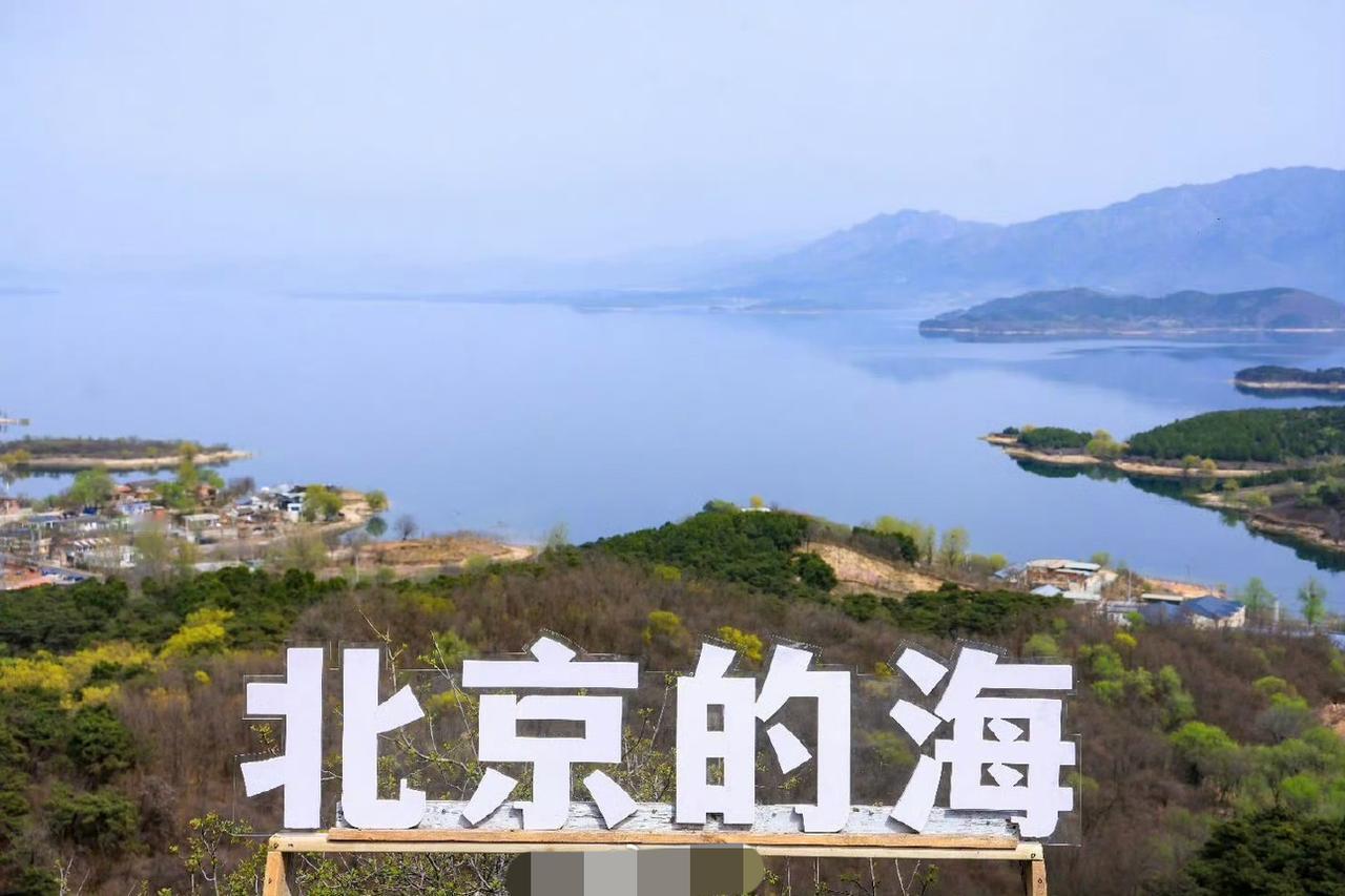 北京的房价相对深圳、香港，以及国际一线，低太多了。长期必然看涨。
房价涨跌有个节