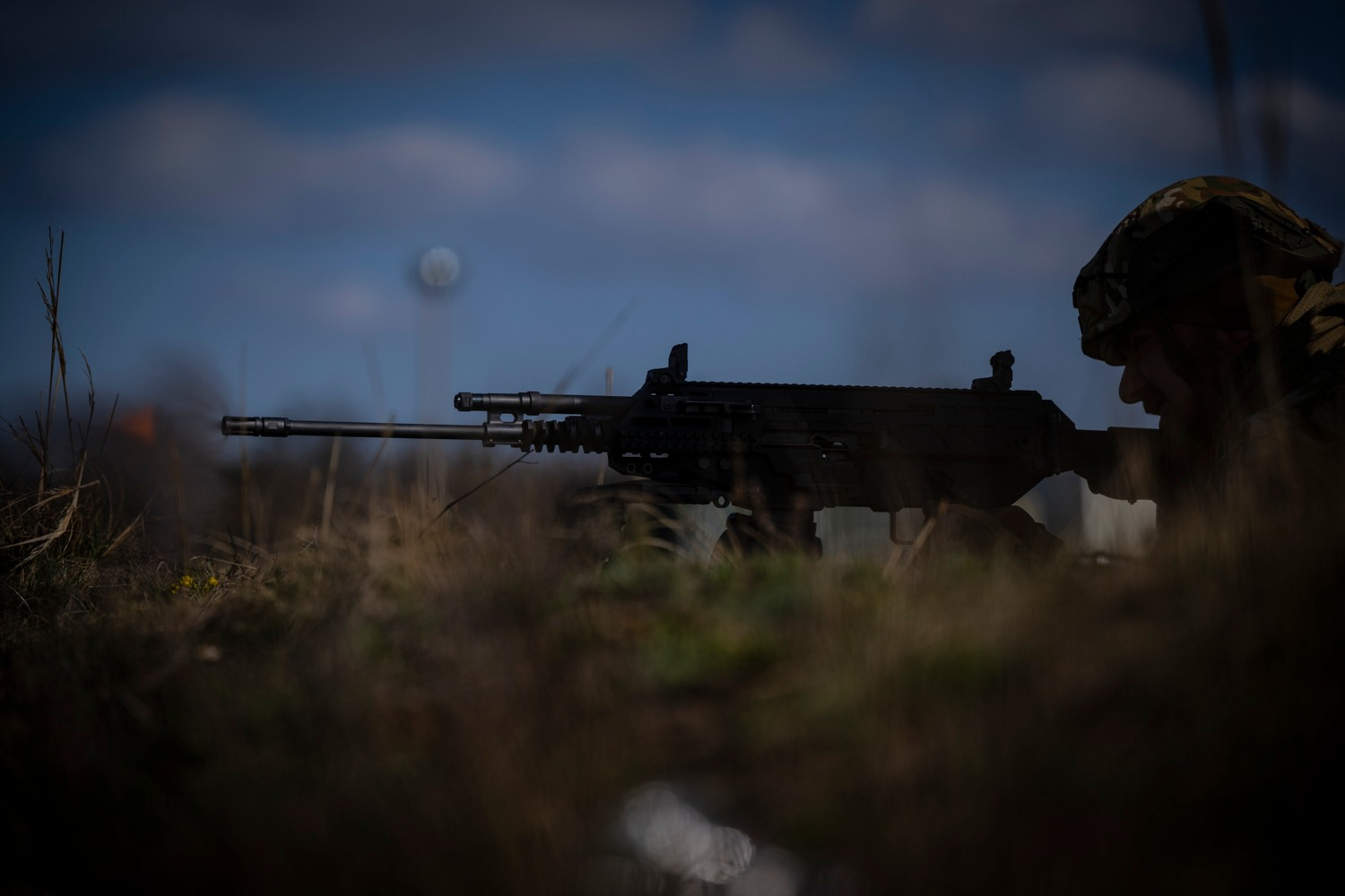 匈牙利第102化学防卫团使用匈牙利国产Gestamen G224机枪进行射击训练