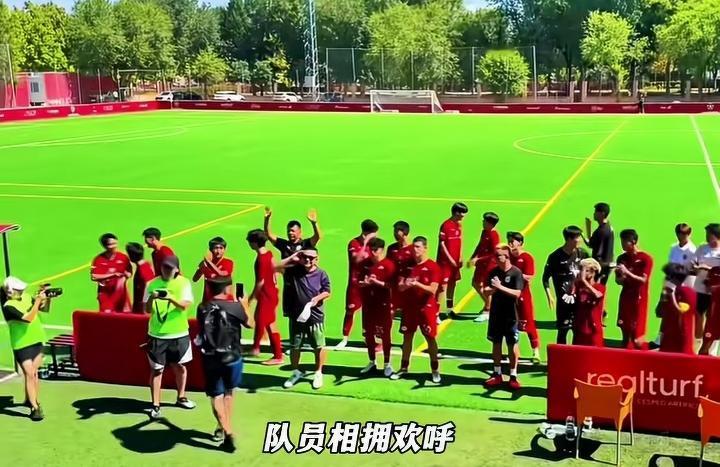 谁也没想到，酣畅淋漓的5‑0大胜，竟是这支队伍的谢幕演出。
 
8月16日马德里