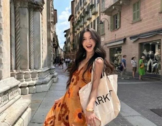 🔖 𝐃𝐚𝐢𝐥𝐲 𝐩𝐥𝐨𝐠脑子空空，颜值来凑，有趣的皮囊不需要