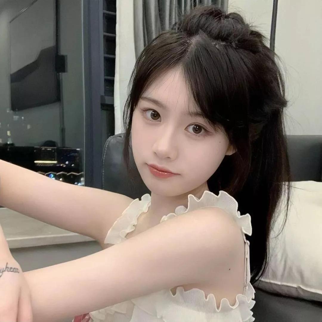 温柔甜美的女孩，笑容迷人！少女感笑容 少女感微笑女孩 温柔美少女 温婉大方的美女