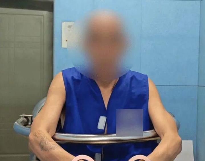 海南一男子杀人后躲进深山，一藏就是21年。被发现时，他已经无法正常说话，语言功能