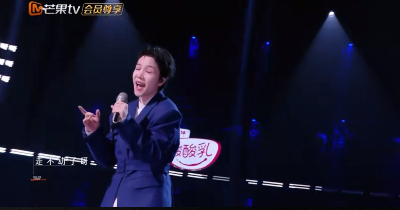 李霄云触及灵魂的你呀我呀 李霄云演唱《你呀我呀(Collar)》，一开口耳朵都怀