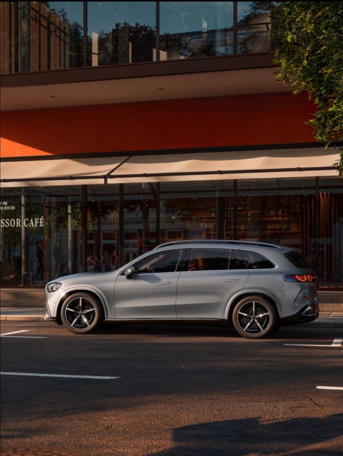 全新奔驰纯电GLC奔驰140年 全新奔驰纯电GLC SUV“长大”了！尺寸全面越