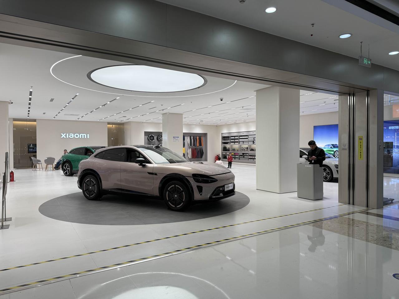 前两天还人满为患，现在连个看手机的都没了。