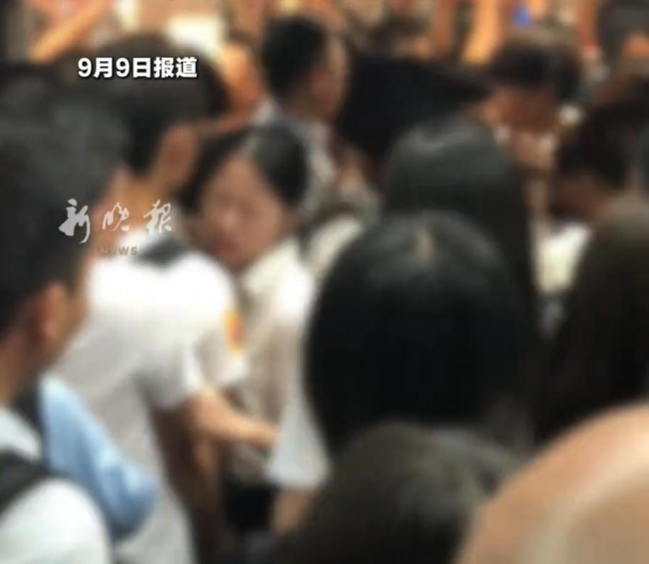 香港粉岭裁判法院审结一起晚高峰港铁车厢非礼案件。拥挤的列车当中，一名中年男子趁车