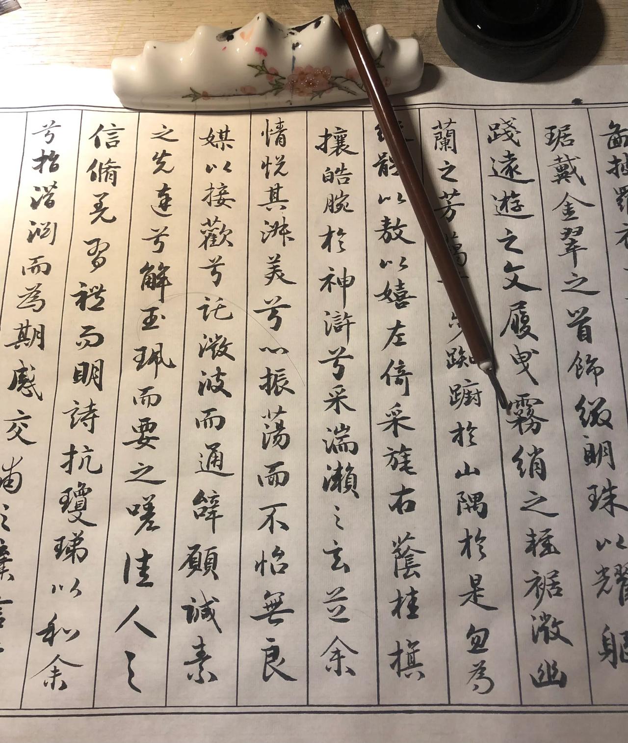 又好几天没学毛笔字了，希望每天能写几笔。
毛笔是28元的，挺好用，毛笔开笔很重要