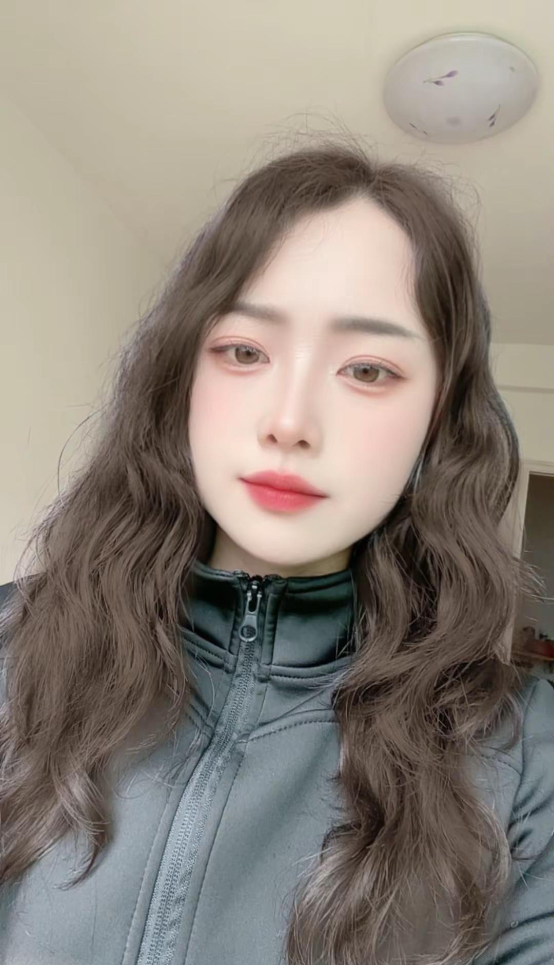 满大街都是招聘，唯独没有一份工作适合全职宝妈的，二十多岁的年纪正是风华正茂，确活