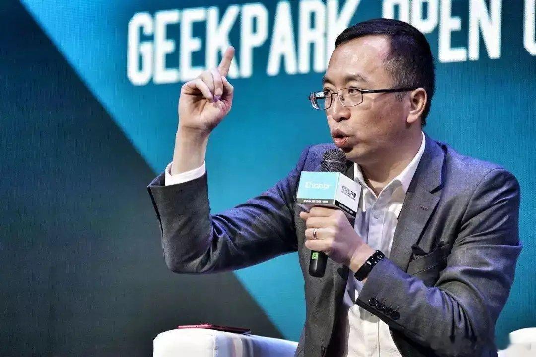 比肩直板机？挑战折叠轻薄新高度，有好戏看了继荣耀23年发布号称“全球最薄折叠屏手