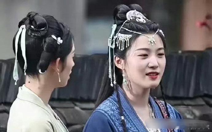 果然丫鬟不能找太好看的，衬的女主都胖了 ​​​