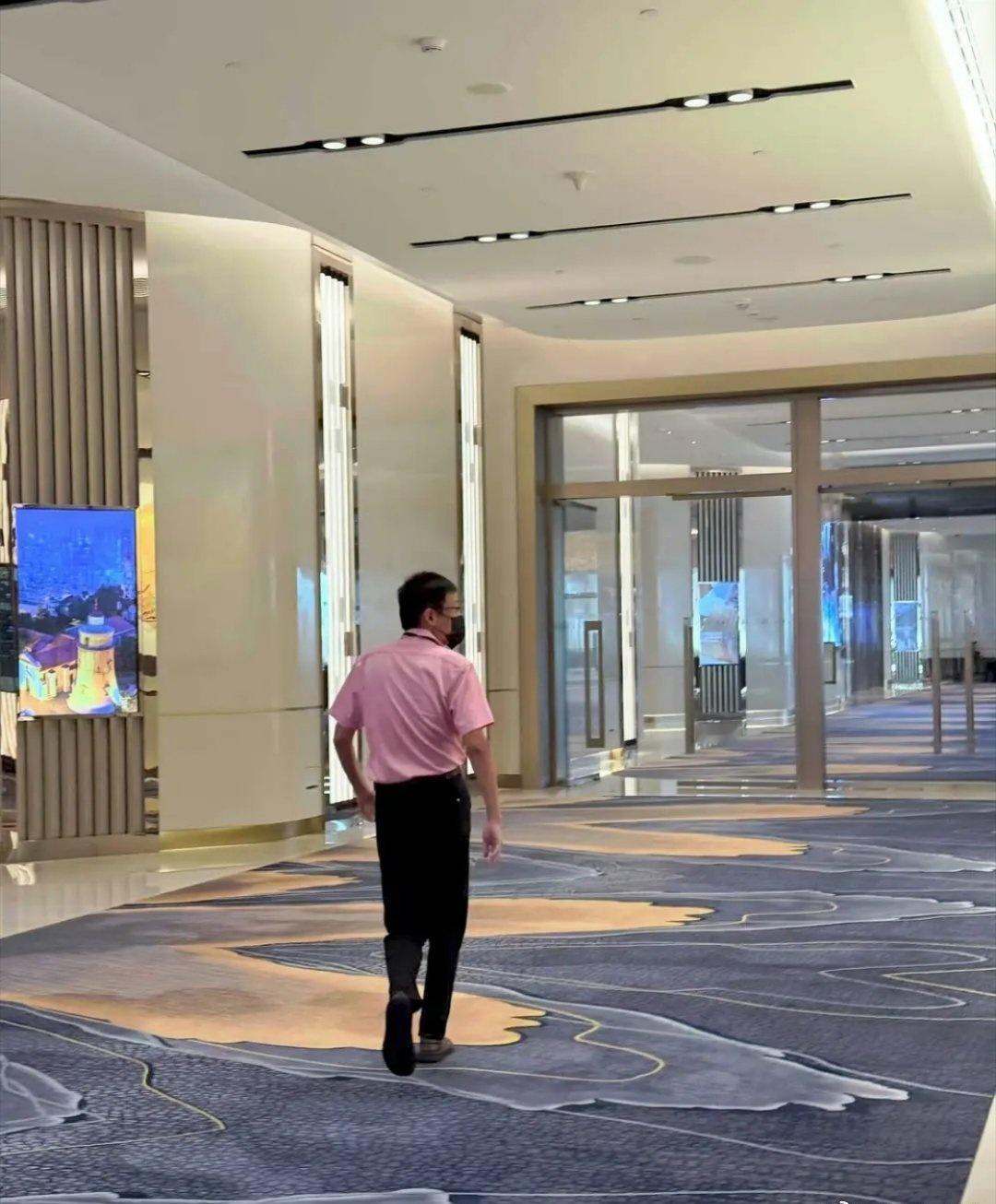 李飞看演唱会从来不换衣服 ​​​