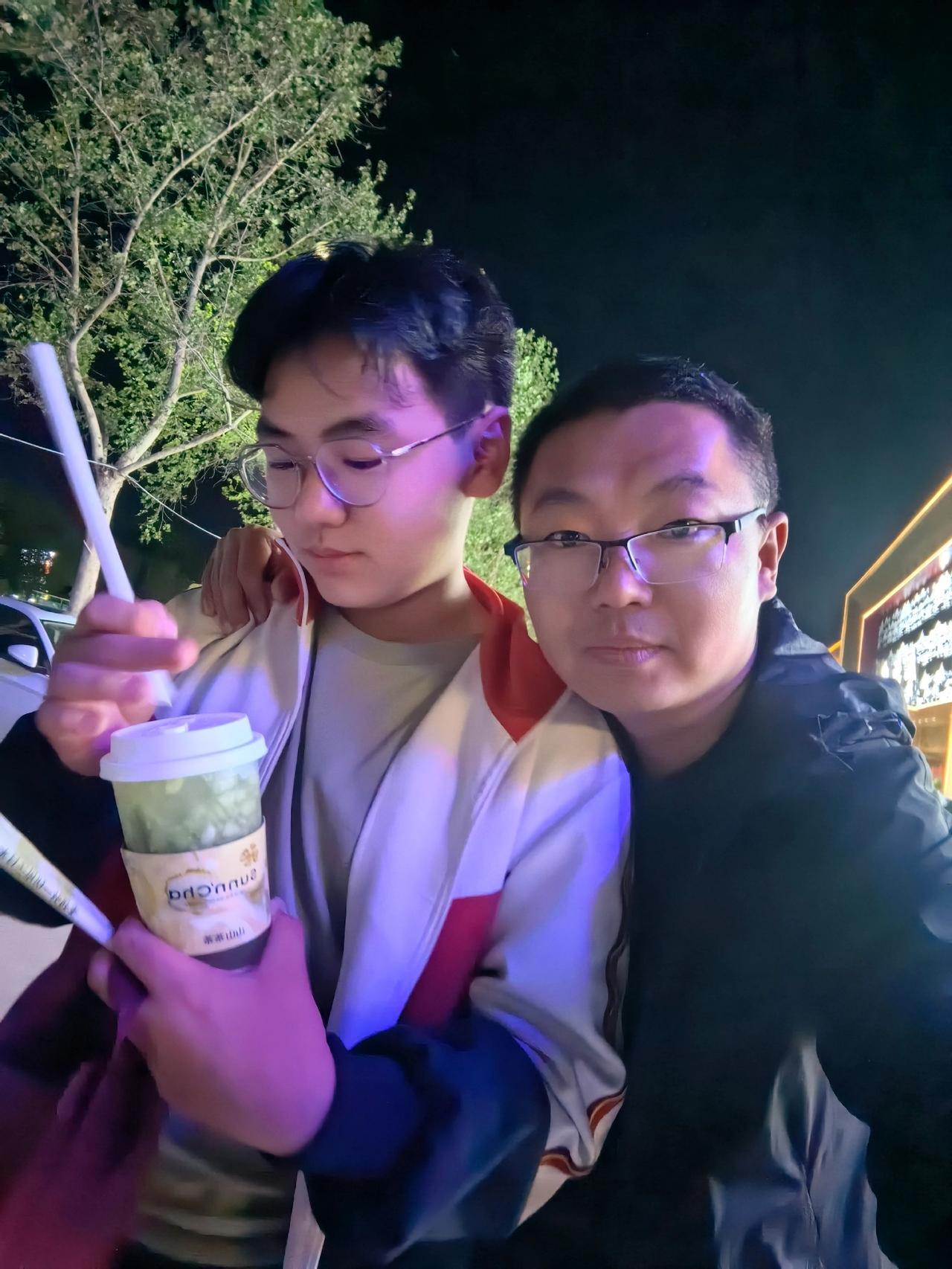 兑钱买奶茶，一口没捞上喝。