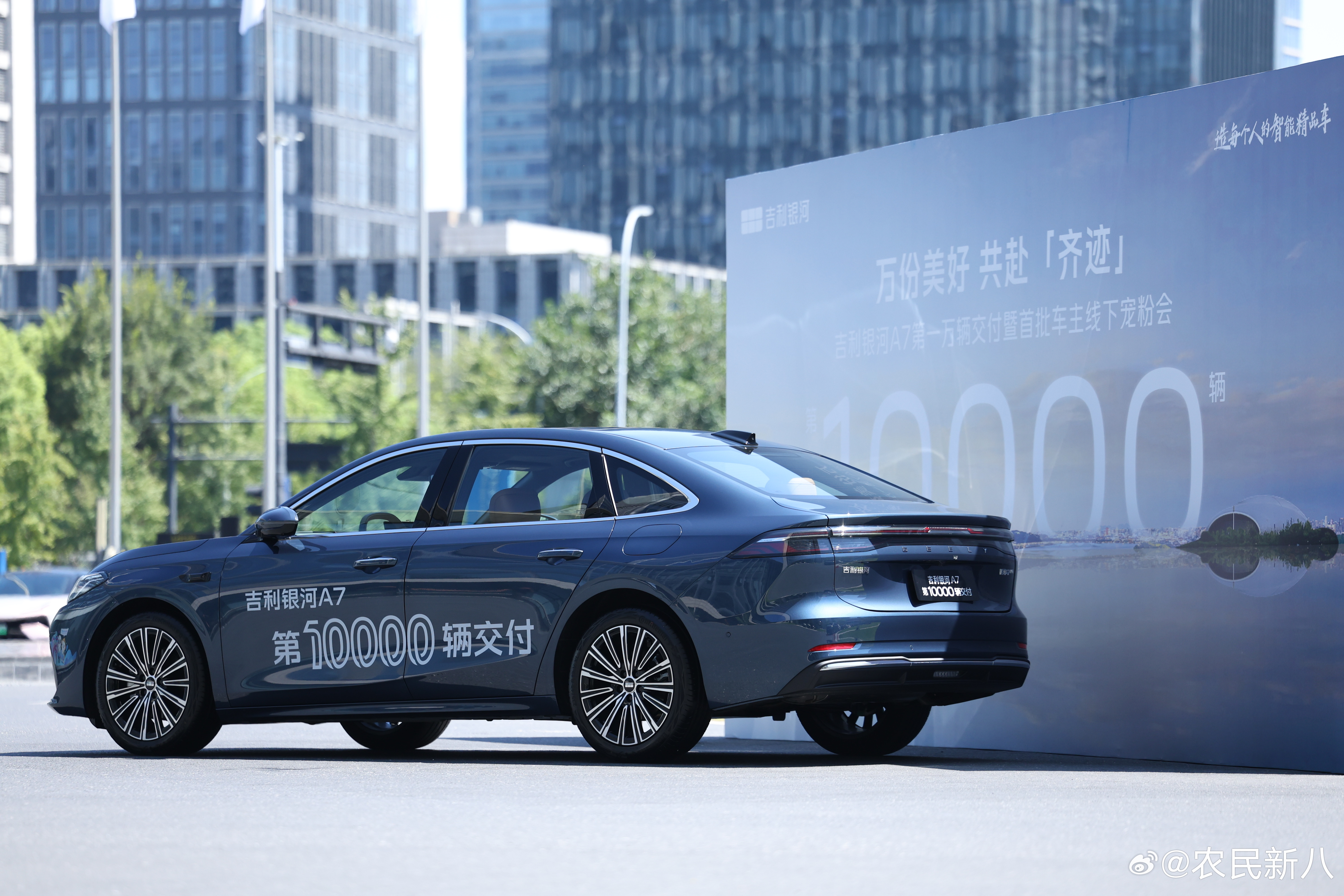 吉利银河A7上市仅仅两周就交付破万，确实它的产品力有优势，不仅够长还带有2L级馈