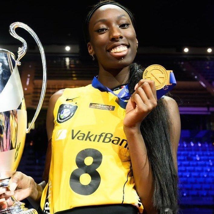 - 阿莱西亚·奥罗和米里亚姆·塞拉目前都在土耳其打球，你也曾有过类似的经历：这仅