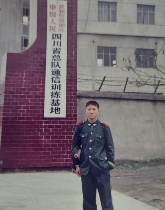 2006年，3名壮汉挟持一名18岁女学生。途中，女学生求助同车的武警战士。谁知，