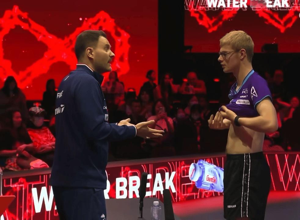 Fe这次换衣服还专门确认一下有没有穿错😂 