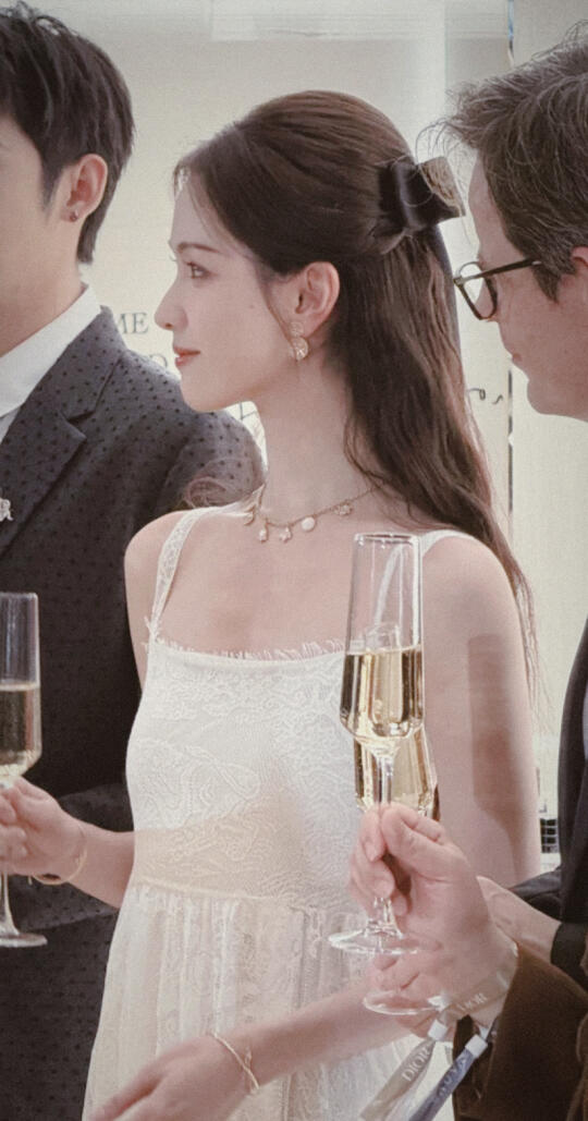 好美，陈都灵