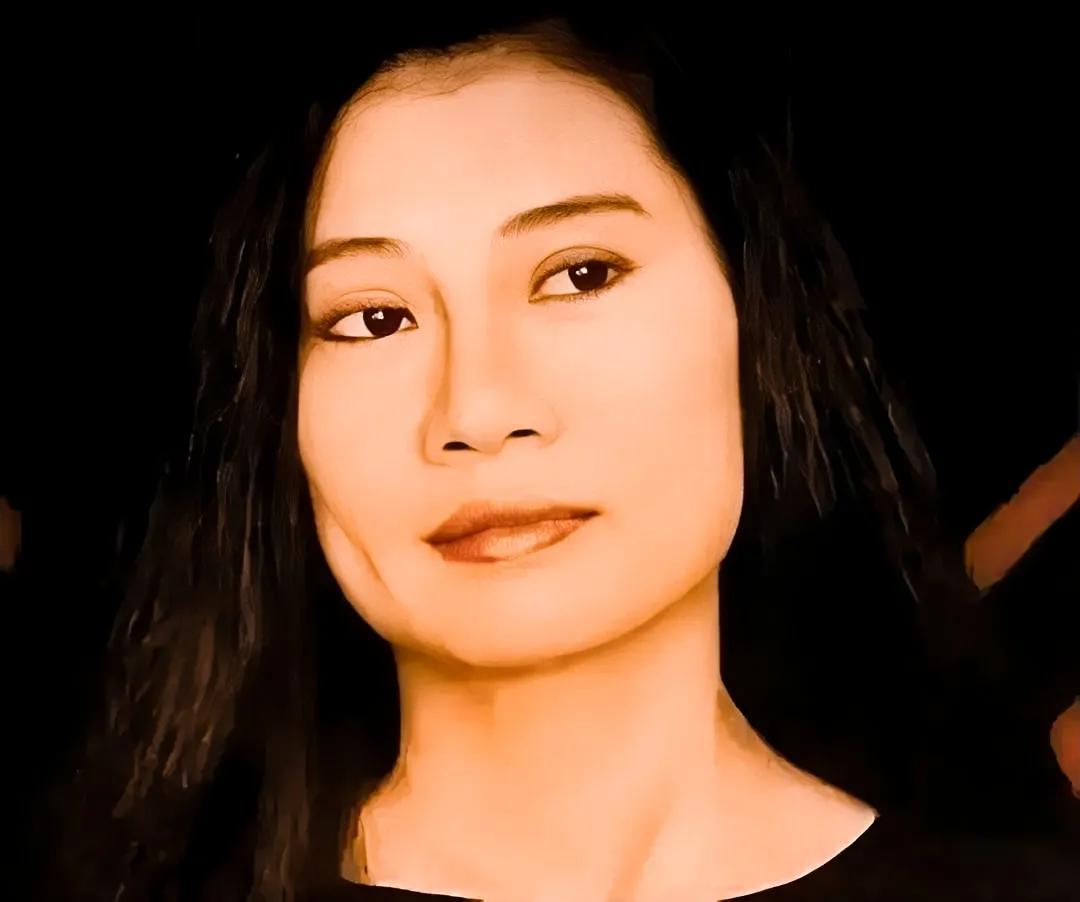 《玫瑰的故事》看过原著小说，就看不下去刘亦菲的剧版。美则美矣毫无灵魂。这句话来形