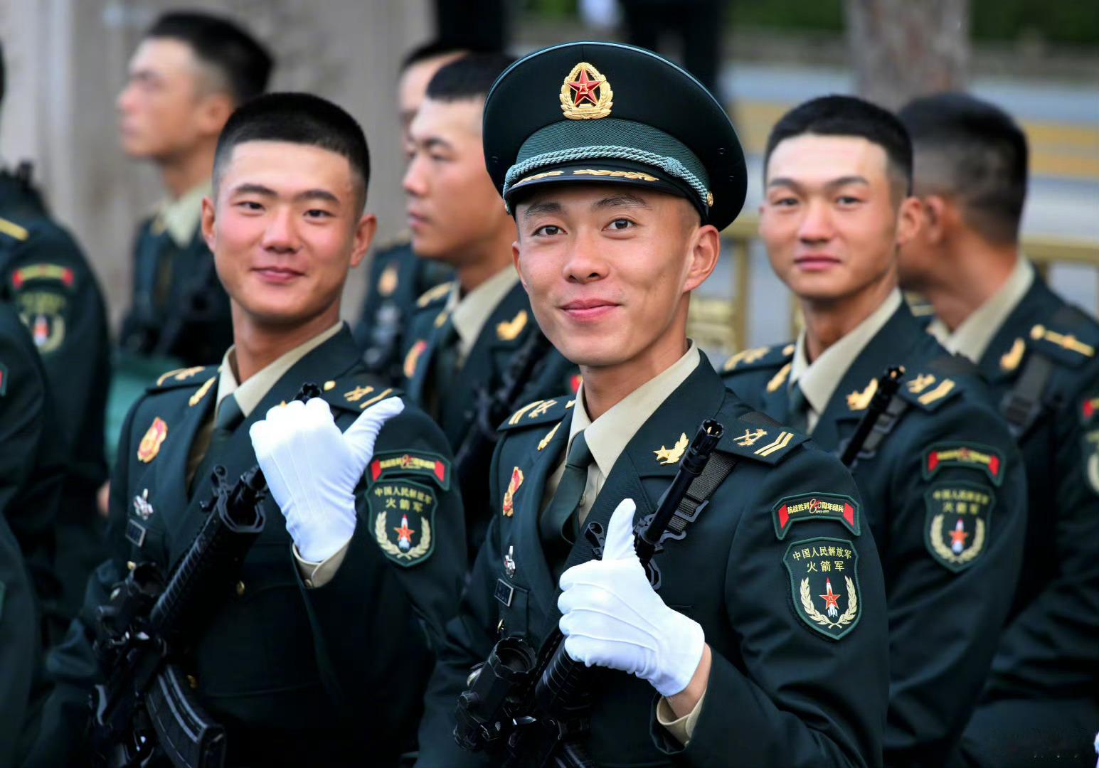 爱国是每一个中华儿女的本分，家国情怀！纪念为国家事业付出鲜血和生命的前辈们。阅兵