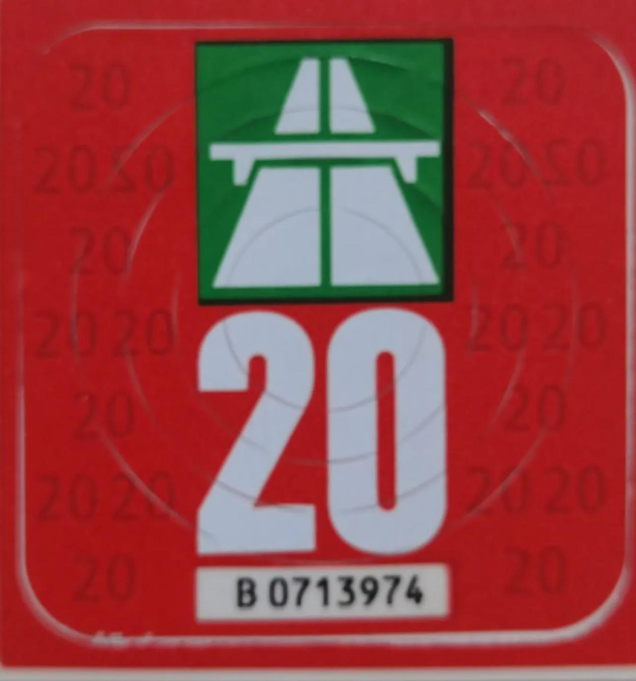 2020年的瑞士高速公路费，如果不是疫情，我手里不会保存这个通行证。
那是202