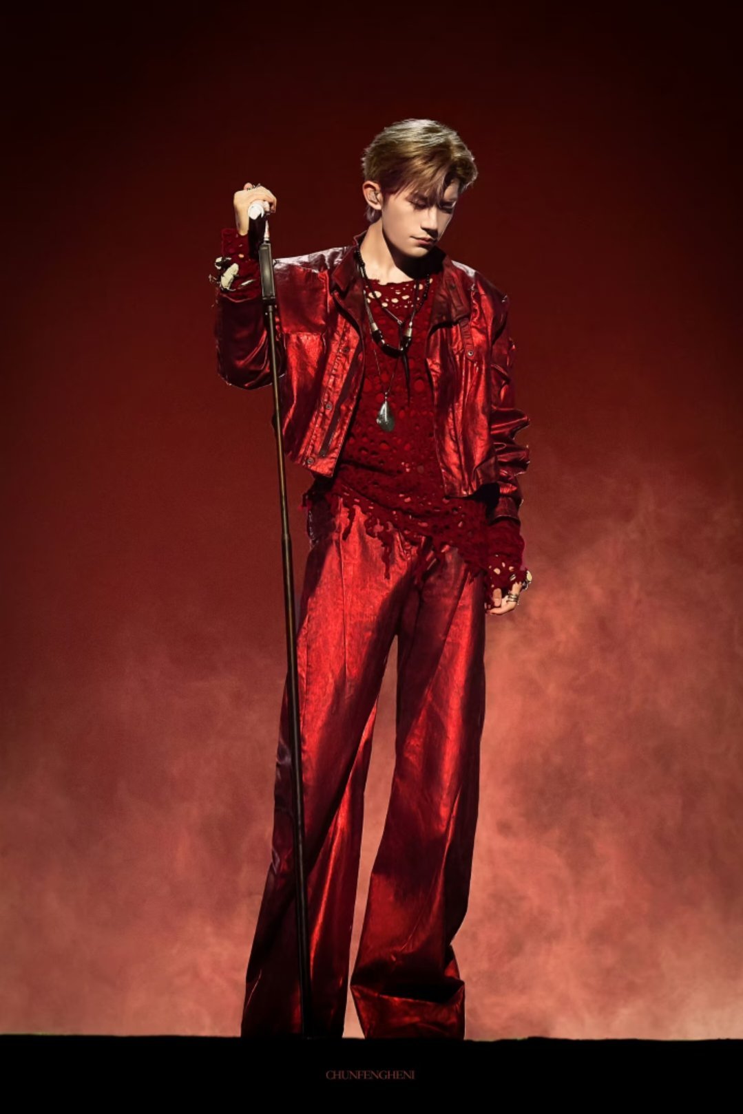 易烊千玺网站歌曲投票易烊千玺个人官网开启限时歌曲投票活动，点击网站右下角的小猫爪