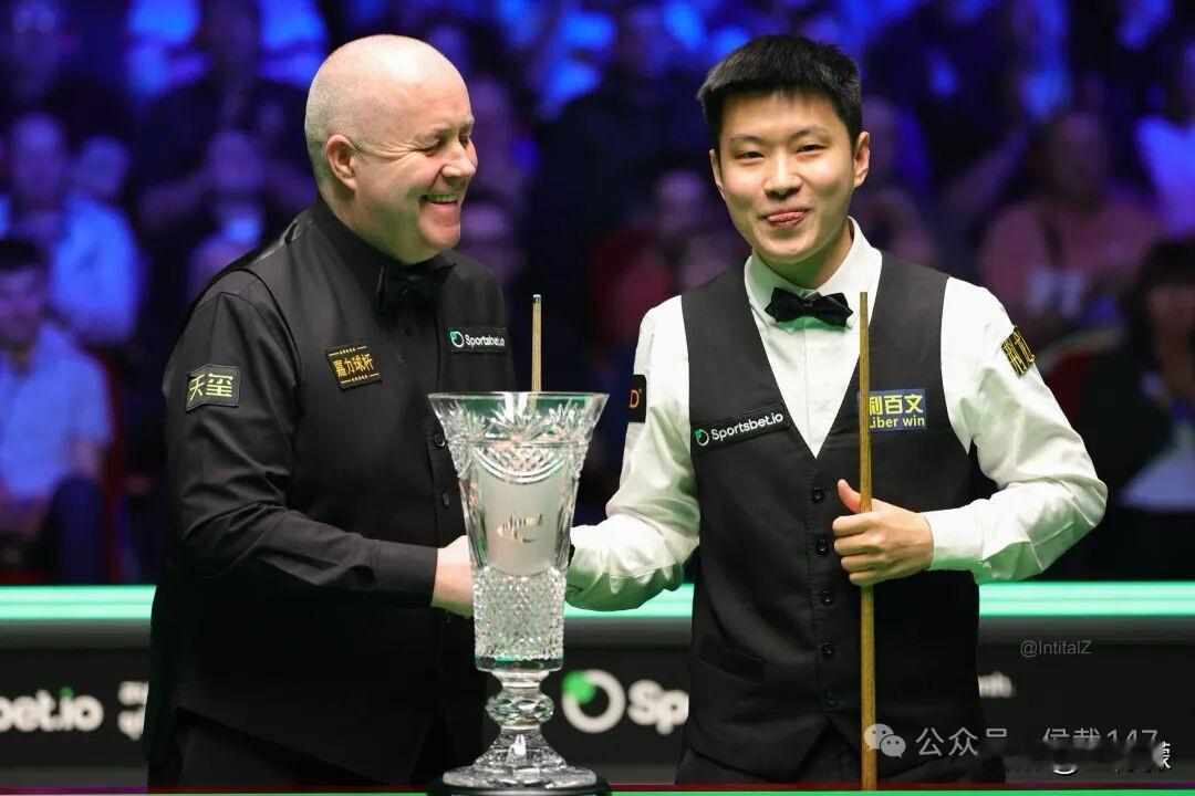 球员锦标赛｜又一次书写中国斯诺克全新历史。赵心童10-7战胜希金斯，加冕球员锦标