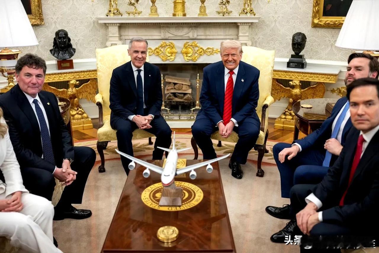 Trump对加拿大总理：你看，椭圆办公室越来越漂亮，因为我倾注了爱和24K金，金