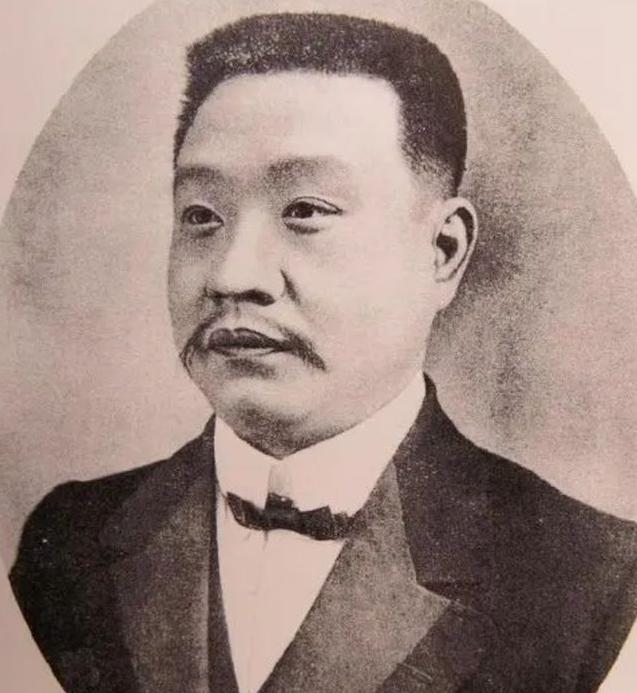 1879年，浙江巡抚谭钟麟喝多了，看府上丫鬟李氏身材婀娜，一时兴起抱回房，事后竟