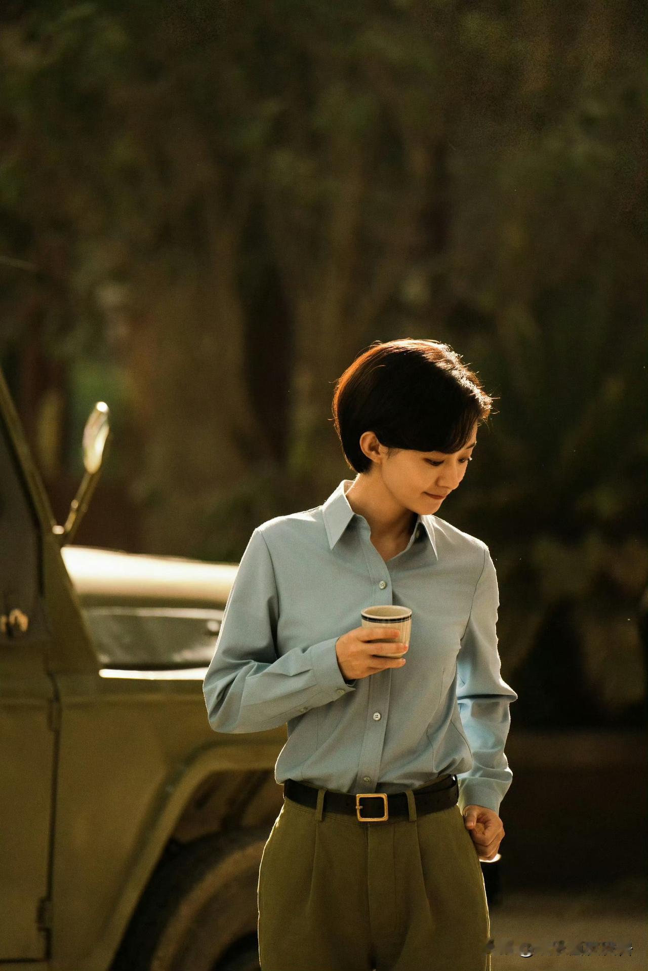 如何用一句话形容赵丽颖?
《小城大事》开播即炸屏，却让一个老争议再度发酵：赵丽颖