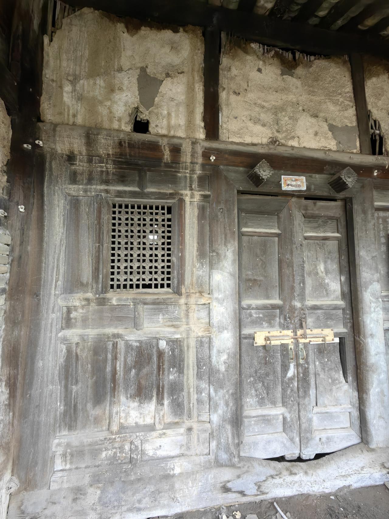 消失的“郭家大院”。
郭家大院位于旺苍县东河镇普陀寺社区。历史上的郭家大院共三套