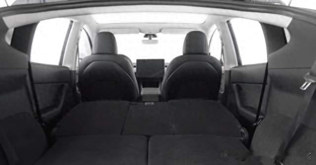 特斯拉Model Y L亮相，六座版本来了