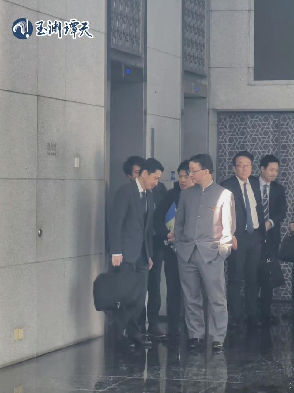 日本不少民众都比政客清醒。当然，也有很多不知天高地厚的，只有拳头才能教会他们道理