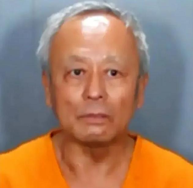 2022年，68岁中国老汉，在自己倾家荡产买的12套公寓被美国人霸占后，竟持枪血