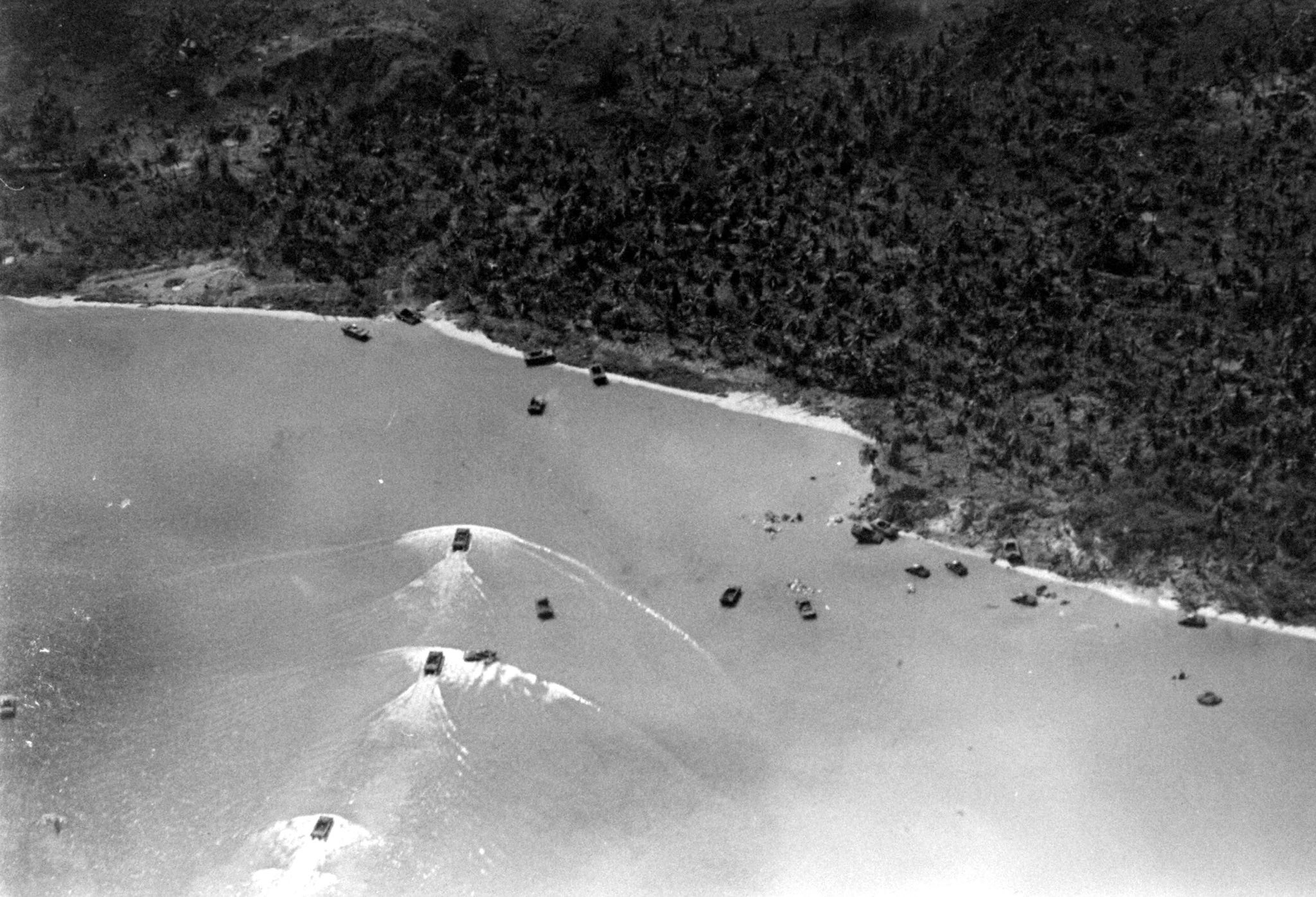 1944年7月21日。盟军登陆关岛 ​​​