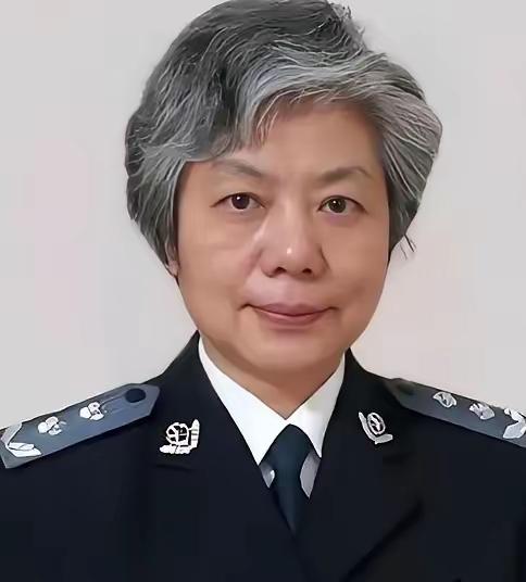 不能判刑，那就高额罚款！”中国人民公安大学李玫瑾教授建议，凡是扶了老人被要求天价