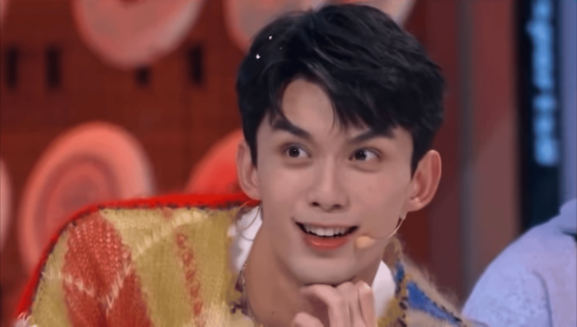 白珊珊爆料和吴磊恋情本来是那什么的事儿，被cy粉丝拉到粉圈了，三扑粉这操作欲盖弥