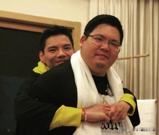 2012年，向佑在东莞太子酒店和小姐发生了争吵，酒店老板得知后大怒，扬言要卸他一