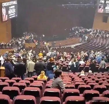 #莫斯科遭遇恐怖袭击#3月22日，俄罗斯首都莫斯科近郊克拉斯诺戈尔斯克市一音乐厅