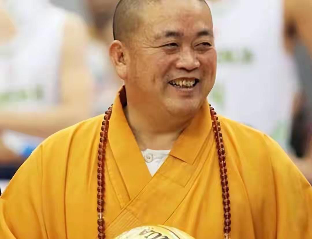 释永信长叹一口气，终于可以踏实的睡觉了
    释永信被请去喝茶数月之余，他老实