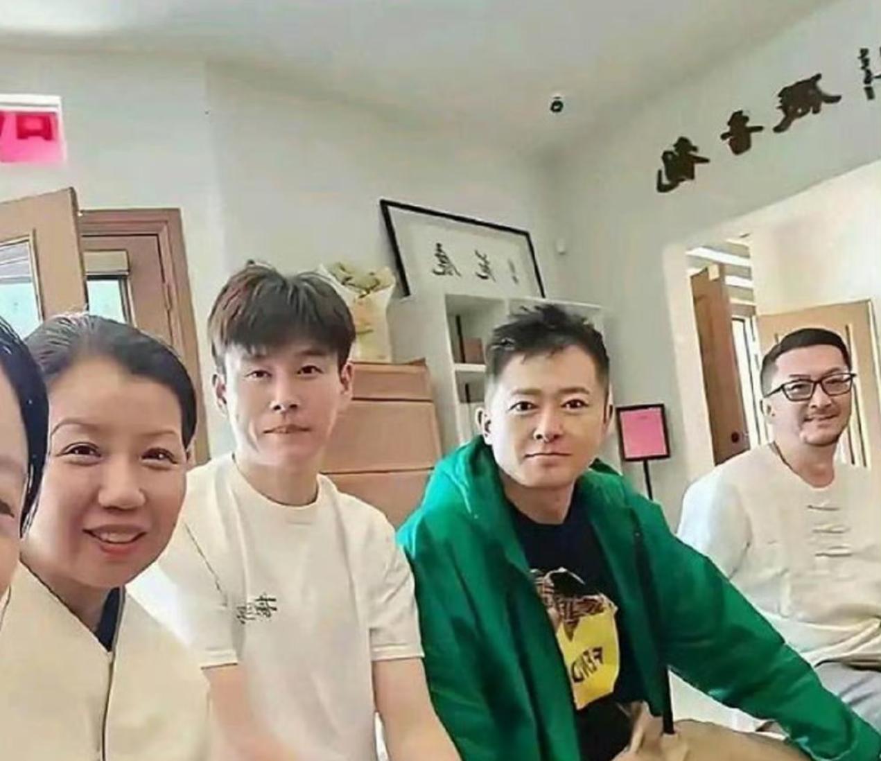 天‌哪﻿‏﻿，这﻿‍‏是任泉？完‎‏‍全没认出来。 ​​​