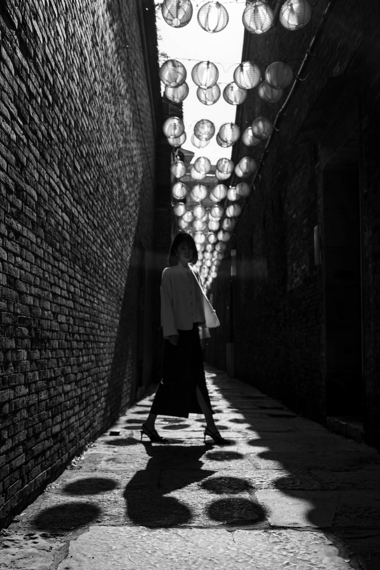 为什么说女人美在气质有气质的女人着装品味往往不错。