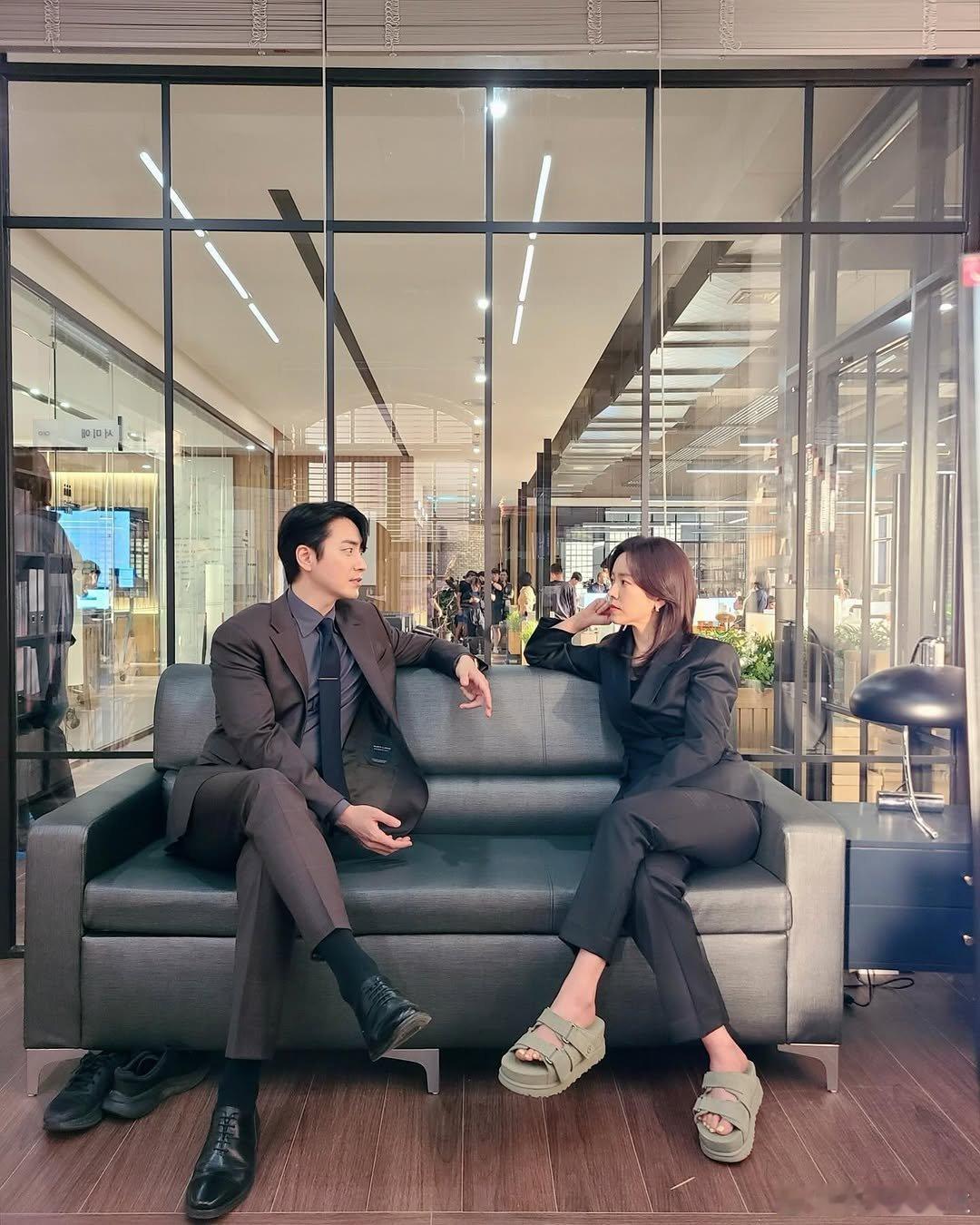 不可置信 我的完美秘书就这么水灵灵的首播一周年了更不可置信的是我还在嗑8kcp?