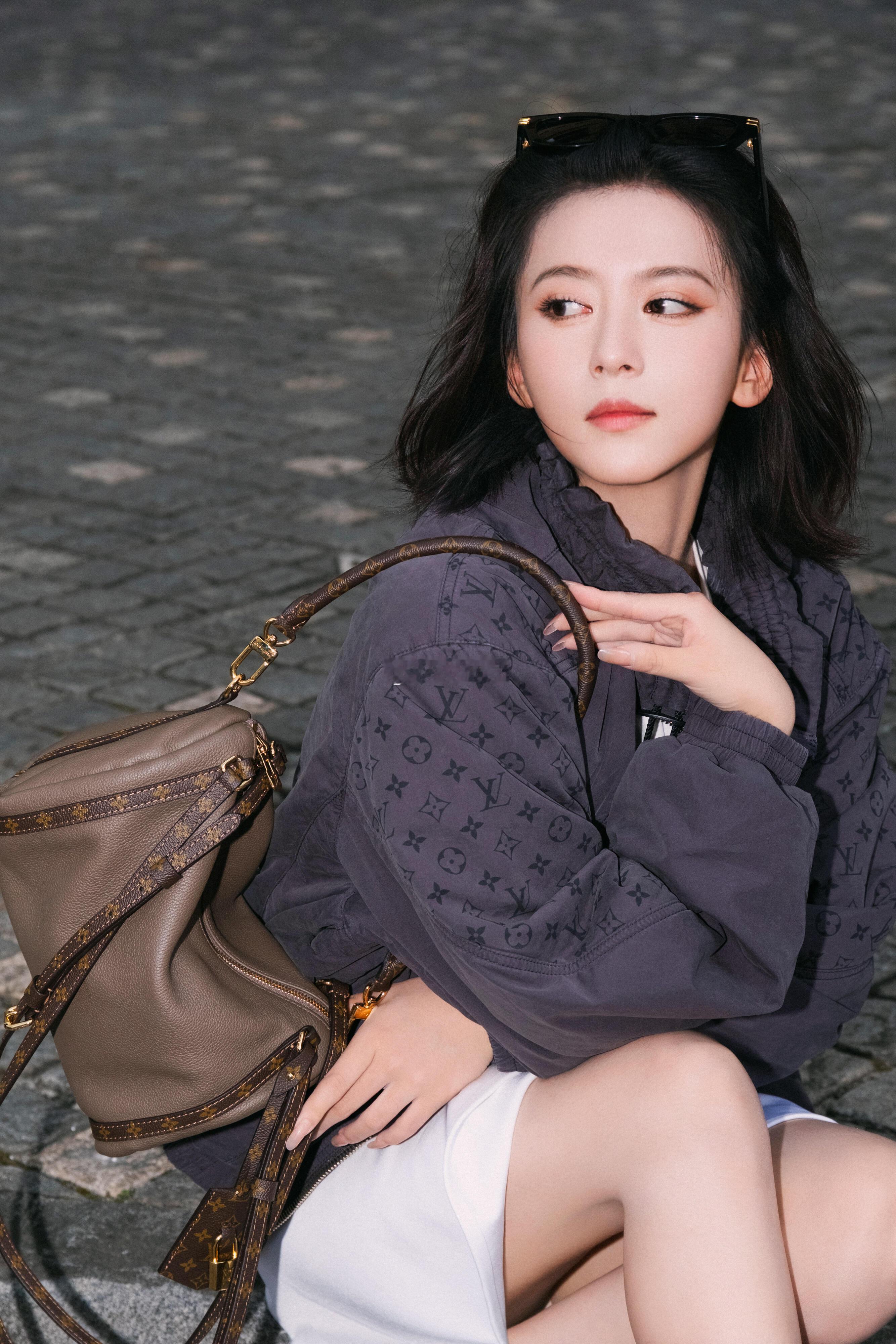 好喜欢00花的精神状态这不仅仅是两个有趣的视频，这是一场由00后主导的“宣传革命