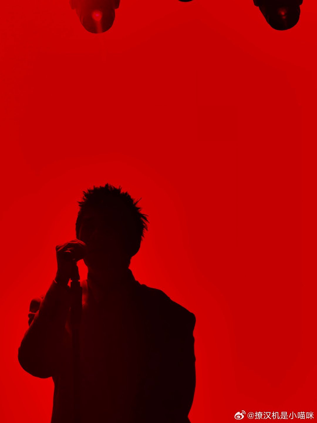 为什么我不能发实况肖顺尧这个剪影绝美！！！！我压根不想睡觉，我只想沉迷在自己的素